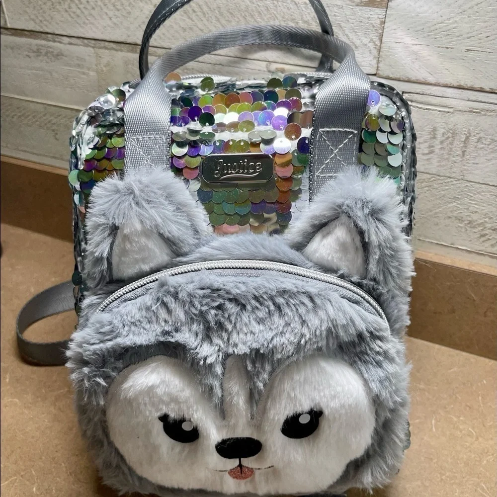 SMALL GIRLS PURSE OR BACKPACK. MADE WITH SEQUINS. ZIPPERED POCKET IN FRONT.